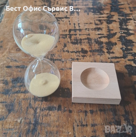 пясъчен часовник около 5 минути стъклен с бежов пясък и дървена поставка, снимка 2 - Други - 53131413