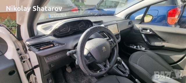 Peugeot 208, снимка 6 - Автомобили и джипове - 52349604