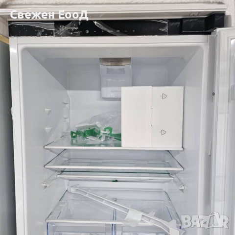 хладилник с фризер за вграждане ELECTROLUX, снимка 2 - Хладилници - 50712357