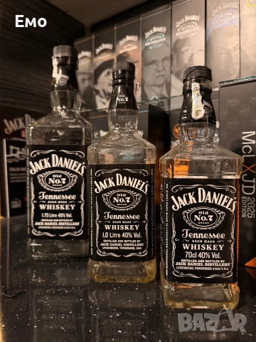 Празни бутилки от Джак Даниелс