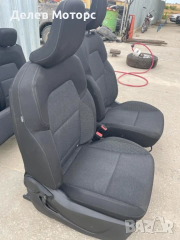 Салон, седалки предни и задни от Renault Clio 5 1. 0 TCe, 101 hp, 5sp. , engine H4D450, 77 000 km, снимка 2 - Части - 51212177