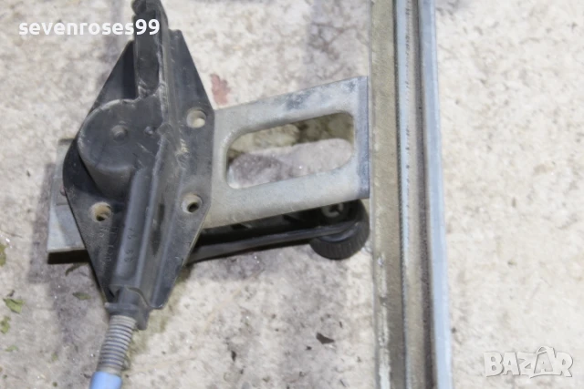 Машинка стъкло задна дясна ръчна Фолксваген Голф 3 комби 1.9 tdi 90hp VW Golf 3, снимка 7 - Части - 50854999