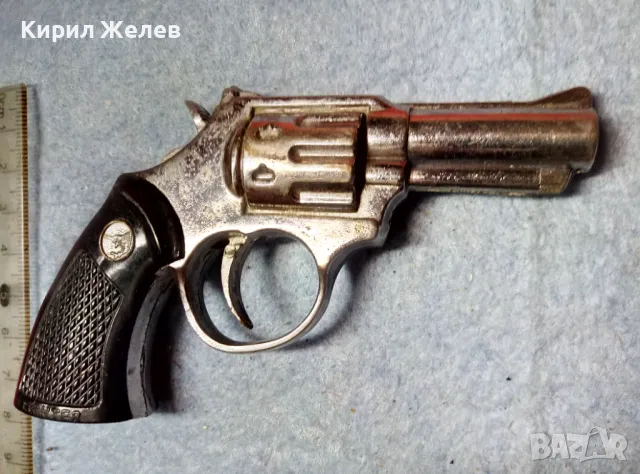 СТАРА КОЛЕКЦИОНЕРСКА ФИГУРАЛНА ГАЗОВА ЗАПАЛКА ПИСТОЛЕТЧЕ Тип РЕВОЛВЕР 47809
