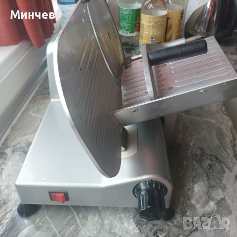 Електрическа професионална колбасорезачка, снимка 2 - Обзавеждане на кухня - 52034575