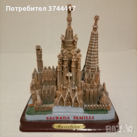 Ценна находка Гауди Барселона Sagrada Familia Декоративен/витринен сувенир Испания , снимка 5 - Колекции - 44737851