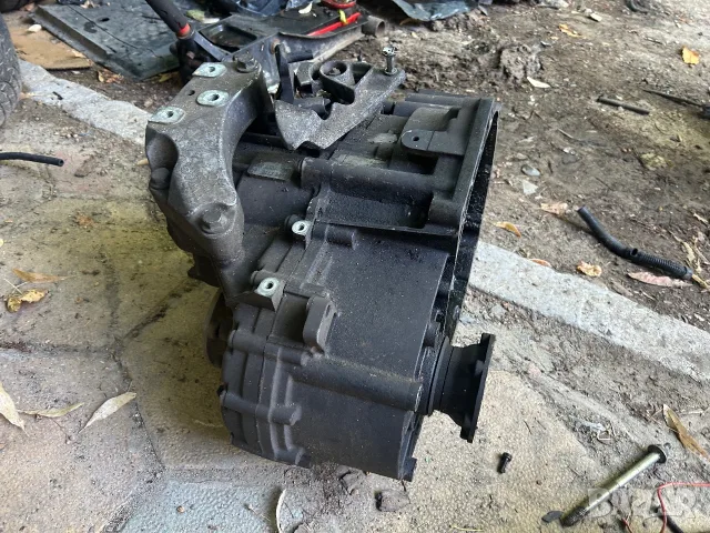 скоростна кутия KNR 2.0 TDI VW Audi Seat Skoda Golf Leon Altea A3 Octavia Touran BKD, снимка 2 - Части - 55881702
