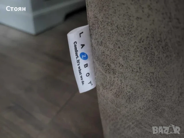 Кремав ъглов диван от плат La-z-boy с електрически релакс механизъм, снимка 5 - Дивани и мека мебел - 50841743