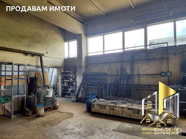 Продавам СКЛАД с офис, рампа, 2 трафа (800кVa) и соларна станция (100кW), снимка 16 - Складове - 51417329
