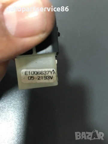 Бутон за прозорец за предна врата за Mazda Tribute RHD (2003) E1006637YA, снимка 2 - Части - 53612182