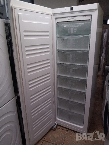 Огромен вертикален фризер Liebherr с 8 чекмеджета и две години гаранция!, снимка 4 - Фризери - 53003145