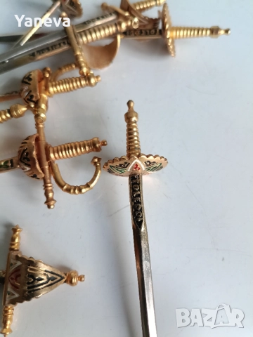 Vintage комплект месингови , коктейлни шишчета с форма на мечове от Толедо, Испания, със стойка , снимка 7 - Статуетки - 52484730