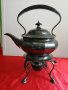 Стар Посребрен Английски Викториански Чайник с Подгряване, снимка 1 - Антикварни и старинни предмети - 41962097