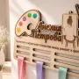 Дървена закачалка за медали от рисуване за момиче, снимка 3
