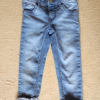 Дънки за момиче на HEMA размер 110, снимка 5 - Детски панталони и дънки - 36057844
