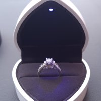 Луксозна Кутийка 'Сърце' за Пръстен - Колие - Обеци с LED светлина, снимка 2 - Други - 41825621