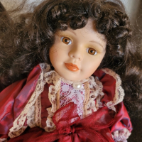 Порцеланова колекционерска кукла на Leonardo! Състояние използвано като ново! , снимка 5 - Колекции - 44919017
