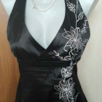 Черна рокля от сатен, гол гръб,със сребриста бродерия🍀❤M,M/L❤🍀арт.4106, снимка 4 - Рокли - 36307780