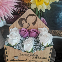 Ароматни сапунени розички в дървен "плик" различни цветове , снимка 12 - Подаръци за жени - 35369939