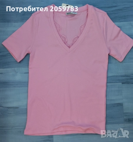 Дамска розова блузка с V-образно деколте и дантела 