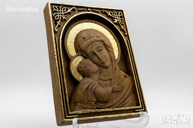 Позлатена релефна икона на Мадона с Младенеца от дъб, снимка 2 - Икони - 53223595
