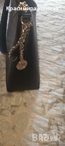 Черна чанта от естествена кожа наDKNY, снимка 4 - Чанти - 50826661