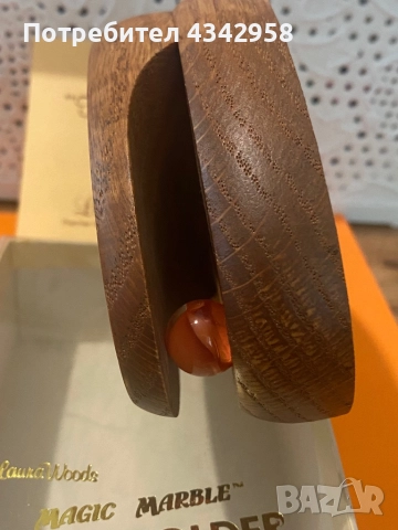 Винтидж закачалка от Laura Woods., снимка 3 - Антикварни и старинни предмети - 52809949