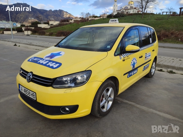 Volkswagen Touran 1.6 TDI 105 DSG/Кожен салон/Автопилот/Мултиволан/Печка, снимка 2 - Автомобили и джипове - 52946664