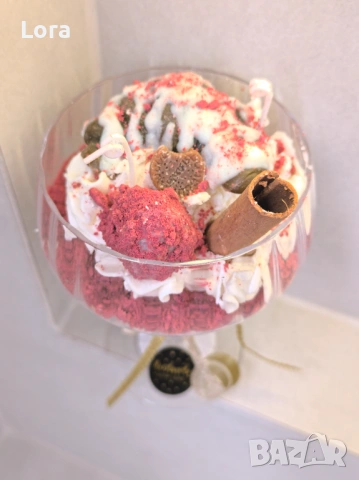 Ръчно изработена ароматна свещ, торта червено кадифе със кроасан залят с бял шоколад, снимка 3 - Декорация за дома - 53565857