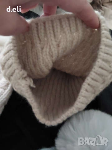 Зимни шапки. Бял, Бежов, Светлосин, снимка 4 - Шапки - 52011734