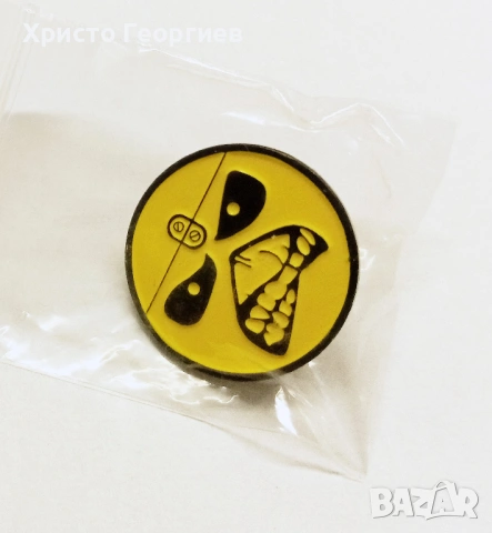 Стари метъл аксесоари. (Медальони, Брошки, Гривни), снимка 3 - Колиета, медальони, синджири - 53064450