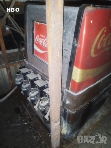 ретро автомат за напитки coca cola