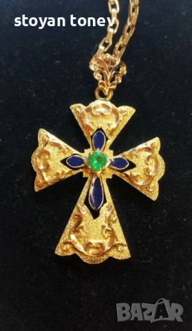 Ръчно изработен златен православен кръст със сертифициран цаворит!