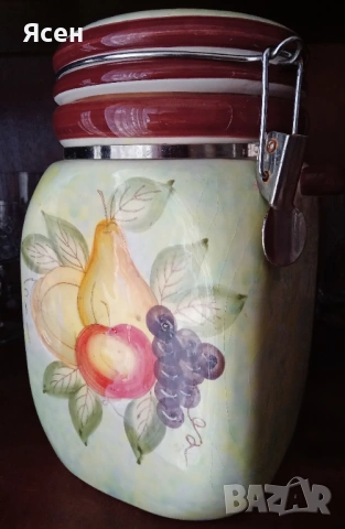 Голям херметичен буркан.За кафе,подправки и др.