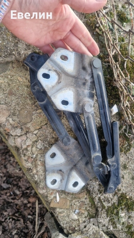 комплект панти за преден капак VW Touran 2006г, снимка 3 - Части - 53791507