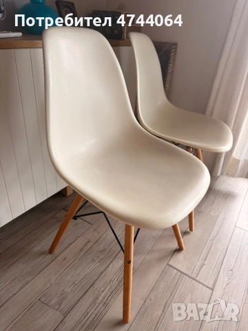 Трапезен стол с дървени крака 2 броя