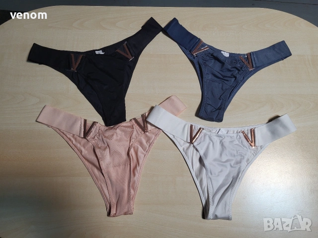 Лъскави дамски прашки тип танга с метални детайли