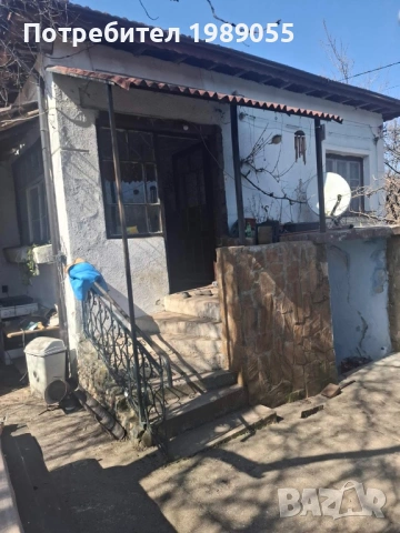 Къща с двор и бизнес сграда в гр Перник кв.Караманица, снимка 2 - Къщи - 53859725