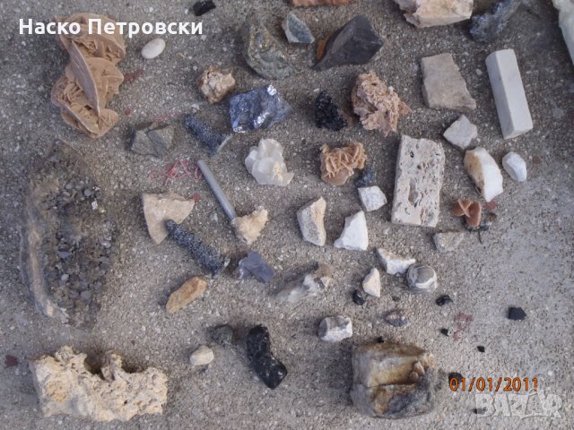 Колекция минерали, руди, сахарски ”рози”, сахарски пясък, шишарки,орехи,жълъди., снимка 3 - Колекции - 34196296