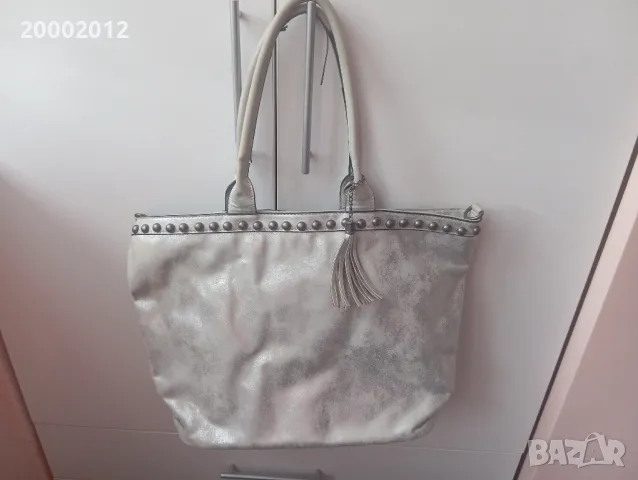 чанти по 10 лв, снимка 4 - Чанти - 50432205