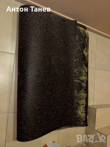 Фитнес настилка  Две парчета по 4 метра дължина и 1.25 метра ширина.  Бяха залепени по погрешка .  Ц, снимка 2 - Други - 53053959