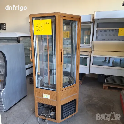 Сладкарска витрина