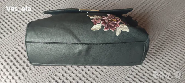 Черна чанта велур и кожа с бродирани цветя, снимка 8 - Чанти - 49603838