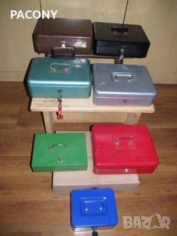 метална каса с ключе