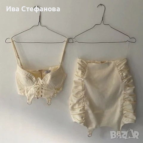  Разкошен бял сатенен сатен сет костюм комплект от две части Oh Polly 