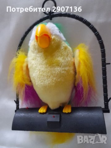 Папагал с батерии, повтаря думи и изречения 