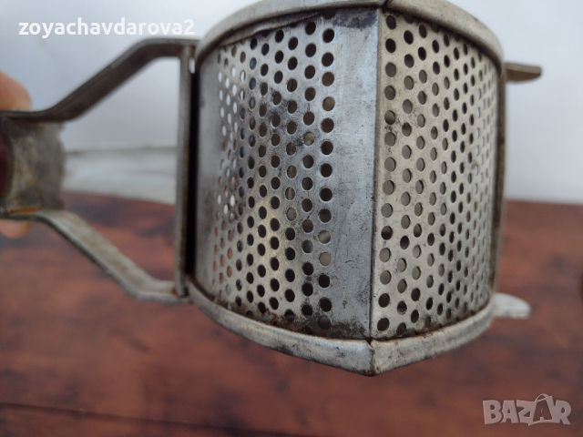 СТАРА ПРЕСА ЗА СВАРЕНИ  КАРТОФИ, ЗЕЛЕНЧУЦИ, снимка 4 - Антикварни и старинни предмети - 36459210