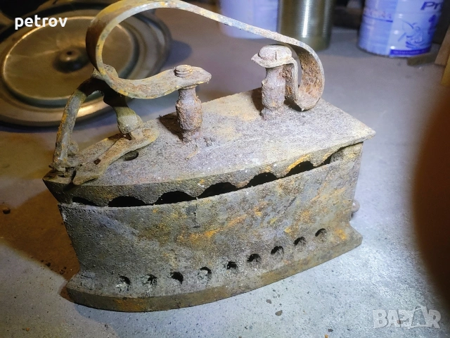 Стара чугунена ютия.