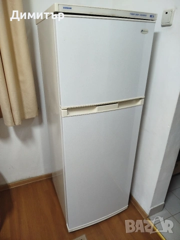 Хладилник с камера