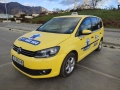 Volkswagen Touran 1.6 TDI 105 DSG/Кожен салон/Автопилот/Мултиволан/Печка, снимка 2