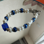 Дамска гривна  с естествени перли в  бяло и кралско синьо , снимка 4